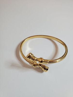 Nerfertiti bangle