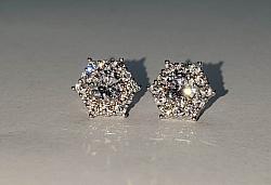 Stainless steel cubic zirconia stud earring (6point)